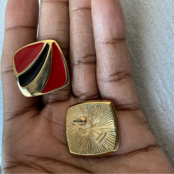 Vintage square shaped stud earrings - Picture 4 of 4